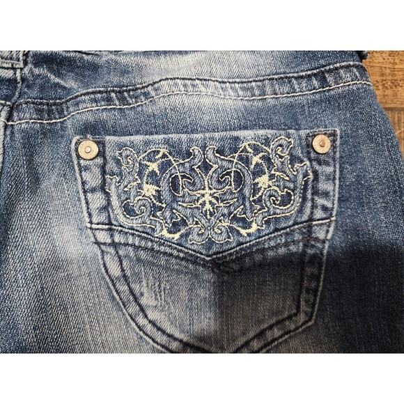 Maurices Bermuda Jean Bermuda Shorts Womens 3/4 Midrise Denim Embroidered - Picture 6 of 6